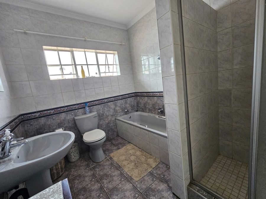 3 Bedroom Property for Sale in Van Der Hoff Park North West
